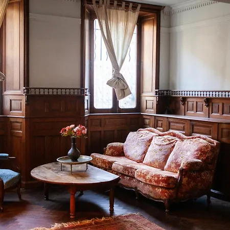 Chateau In Medieval Bastide - Sleeps Up To 10 Vakantiehuis Chalabre